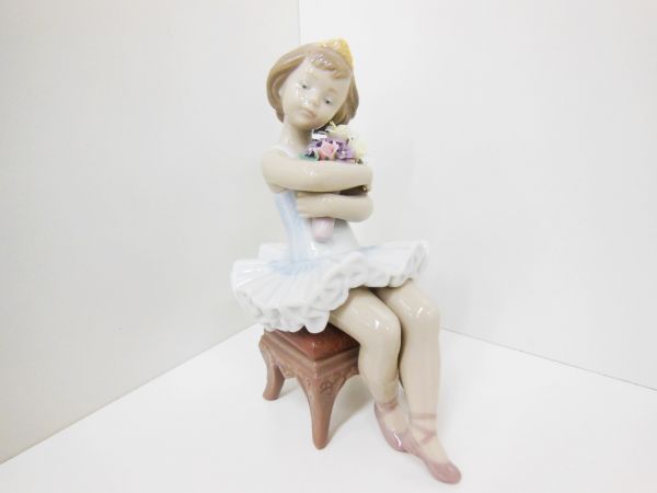 専用 リヤドロ LLADRO】椅子に座る花束の少女 リヤドロ公式オンライン リヤドロ メルカリ 専用 LLADRO椅子に座る花束