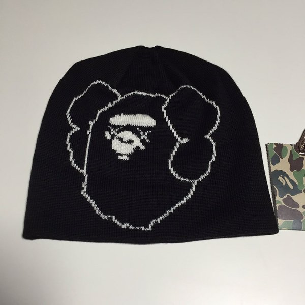 A BATHING APE KAWS ビーニー　ニット帽　エイプ　カウズ 新品 BAPE x KAWS beanie 黒 ニットキャップ bathing ape エイプ