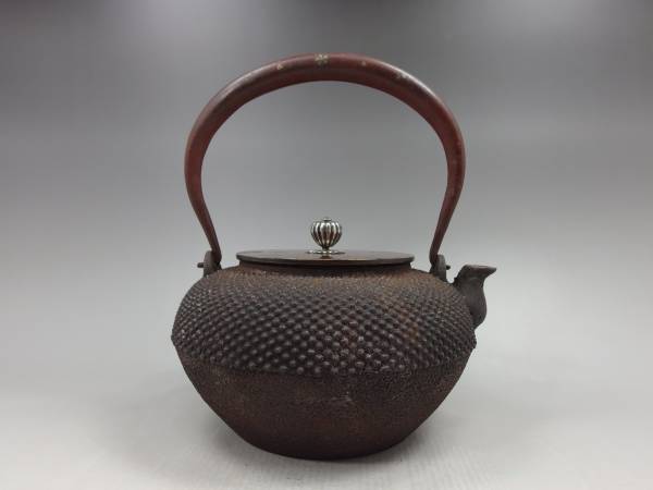 鉄瓶 《金龍堂造 桜正宗》 桜紋金象嵌提手 銀摘