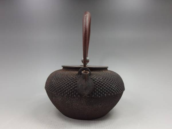 鉄瓶 《金龍堂造 桜正宗》 桜紋金象嵌提手 銀摘