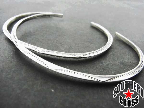 ナバホ族【TAHE作/2点】バングル/インディアンジュエリー