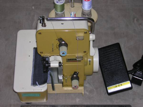 ブラザー　２本糸ロックミシン　TE4=B520 希少品