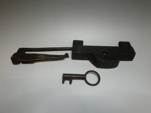 □アンティーク 鉄製 錠前 蔵戸 鍵付 鉄製 工芸品 【公式通販】