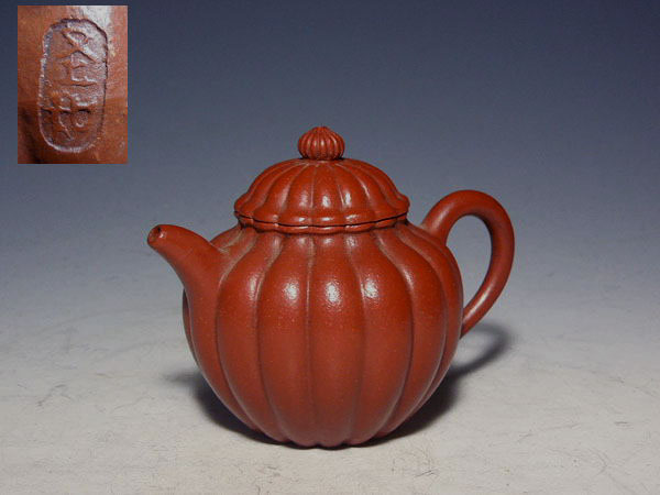 《幸》　朱泥菊形急須 在印： 煎茶道具 鉄瓶 茶壷 宜興紫砂