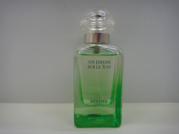 42a991☆エルメス 香水 TOIT 屋根の上の庭 50ml 残量多