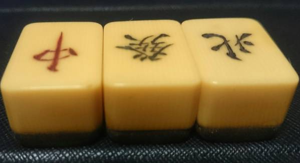 年代物 麻雀牌 （象牙風）本物 ゲタ牌（大型の象牙製麻雀牌） ゲタ(