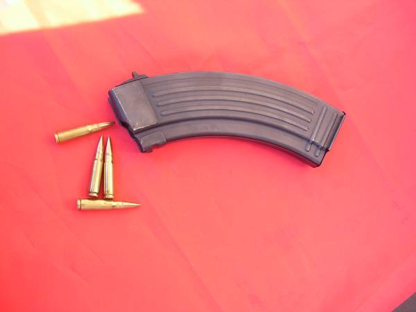 AG４７用マガジン＋ダミーカート４発・弾倉