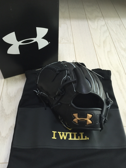 【新品】アンダーアーマー硬式グラブ投手ブラックOB19金子モ左投