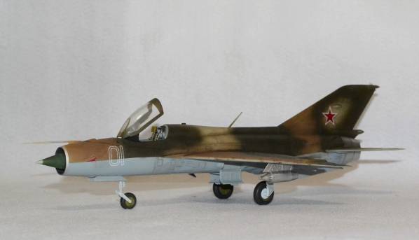 [完成品]1/48 ソ連　MIG-21　フィッシュベッド　ミグ