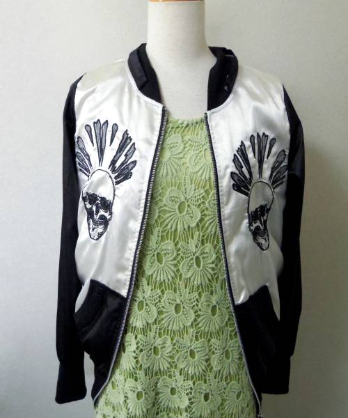 グラッドニュース　ホワイトののスカジャン　スカル