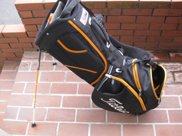 タイトリスト軽量スタンドキャディバック　ブラック＆オレンジ