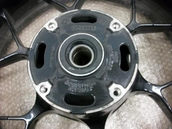 BST】さ○ホンダ CBR1000RR SC59 純正 リアホイール タイヤ