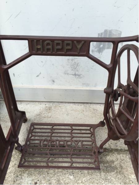 古い 足踏みミシン脚 HAPPY ハッピーミシン リメイクに①