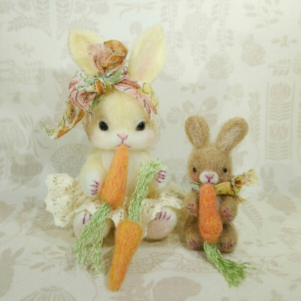 ハンドメイド* 仔うさぎ にんじん 羊毛フェルト ミニドール 