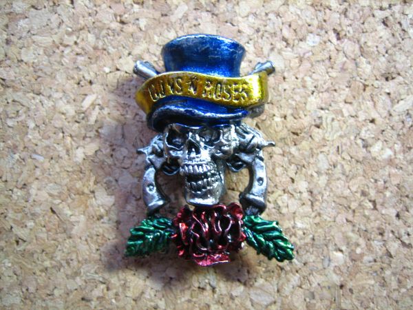 ピンバッジ ガンズ アンド ローゼズ Guns N' Roses スカル　音楽