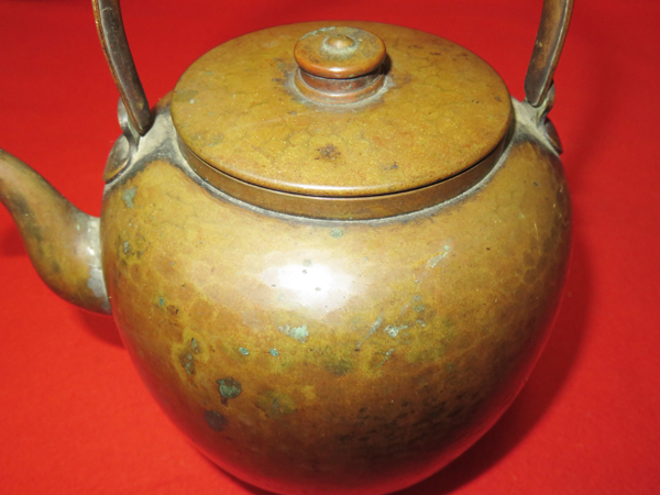 ◇[茶禅]茶道具 水次・水注「鎚起銅器 時代鎚目薬缶」口蓋付 水次（水