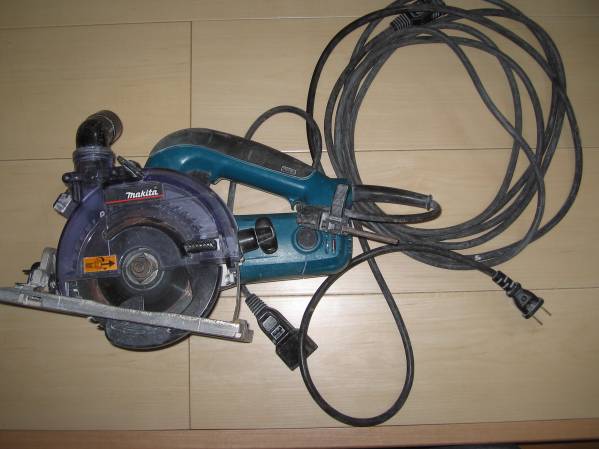 マキタ防じん丸のこ125mm 5205FX 大阪府摂津市発