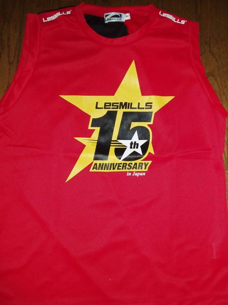 レスミルズ LesMILLS 15周年 切替ノースリーブ Mサイズ 新品