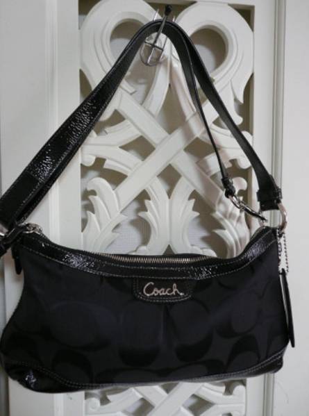 ★COACＨ（コーチ）　ショルダーバッグ　黒　ブラック　良品
