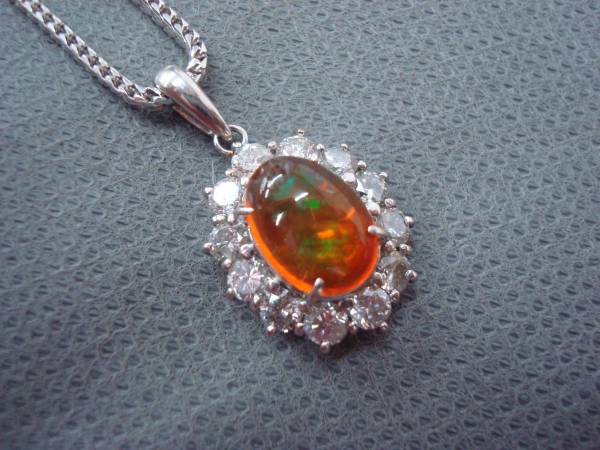 ファイヤーオパール K18WG プラチナ ダイヤ12石 ネックレス