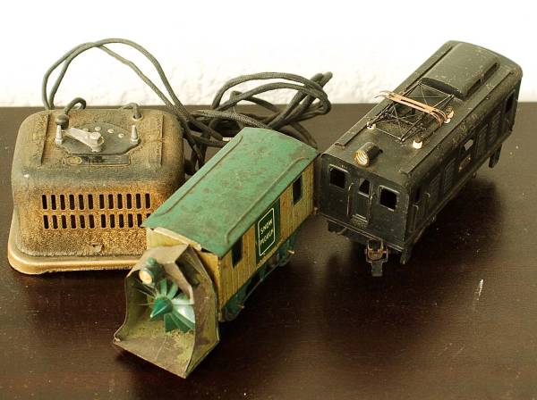 アンティーク 珍品車両とトランス等 3点 S826