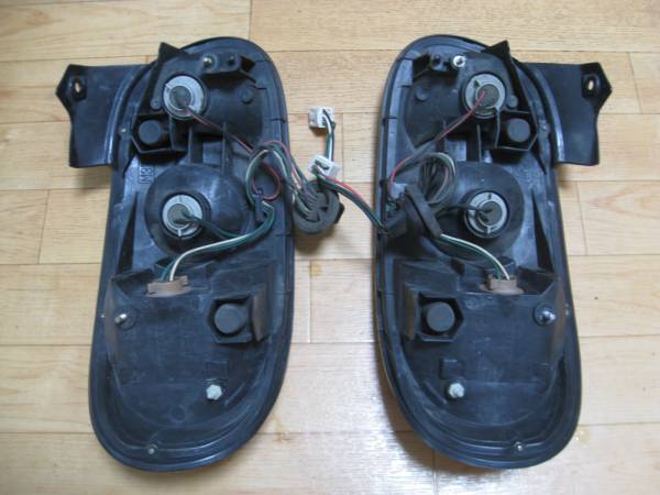 NB ロードスター後期型テールランプ中古品線キズあり マツダ