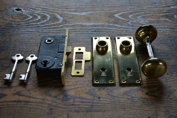 NO.917-S 古い真鍮の鍵付ドアノブ（39mm） 検アンティーク洋館 | DUVE