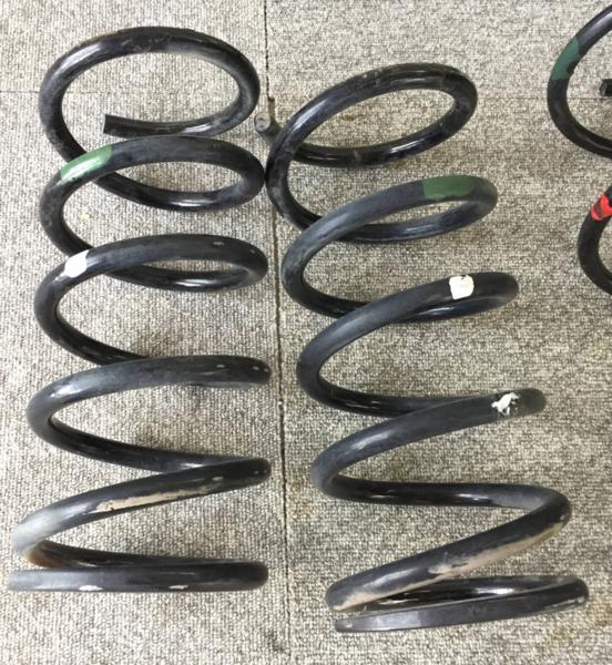 車 AZR60Gノア純正スプリング