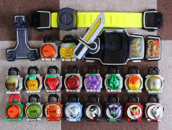 ガイム DX 戦極ドライバー & ロックシード 18個 まとめ 売り