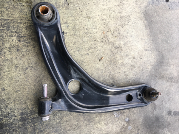 アクア NHP10 左ロアアーム