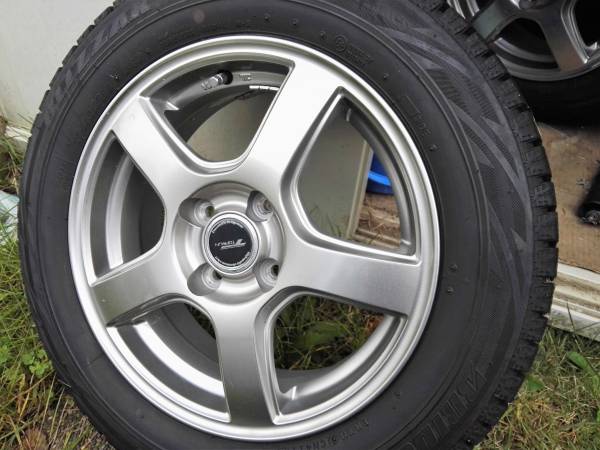 BLIZZAKスタッドレス１７５／６５R１５　ブリジストンアルミ付き