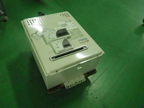 Rinnai 壁掛け給湯器 シルバー コンパクト 中古品 中古 ガス給湯器 ノーリツ GT-C2052SAWX-2 都市ガス[r+]93626 住まい