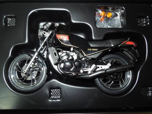 □Wit's 1/12 ヤマハ RZ250 New Yamaha Black 未展示 オートバイ