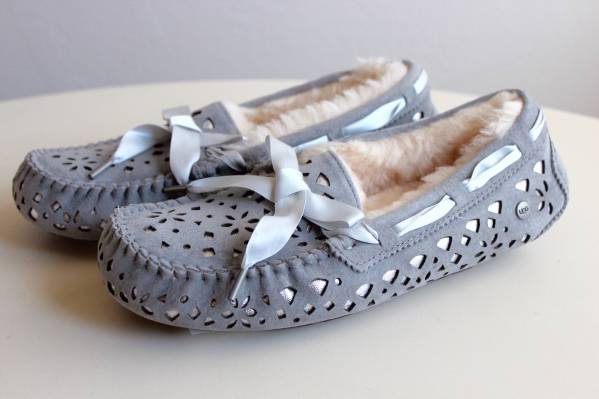 UGG アグ ダコタ Dakota フローラパーフ 8 25cm モカシン グレイ