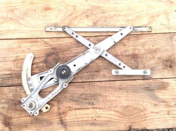 DR30 スカイライン 前期 RS 2ドア 手巻き レギュレーター右