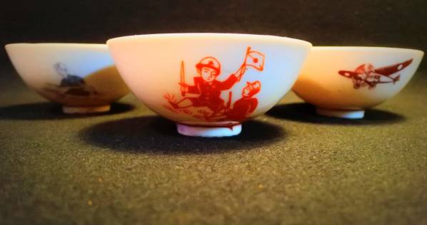 日中戦争 『旧日本陸軍兵隊絵柄 子供茶碗 日章旗』陶器 美品 珍品 戦前・戦時中 戦闘機 日の丸国旗絵 子供茶碗3セット 戦時
