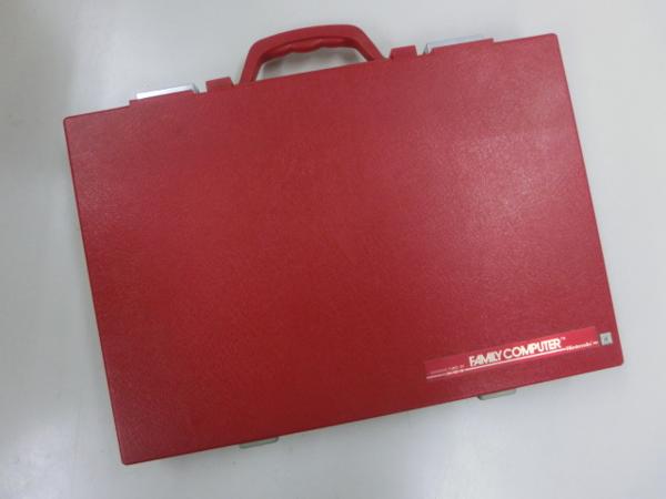 任天堂 ファミコンソフト専用アタッシュケース 9本用 m002
