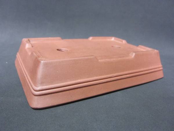 ＜中国宜興＞　④　朱泥長方W胴紐