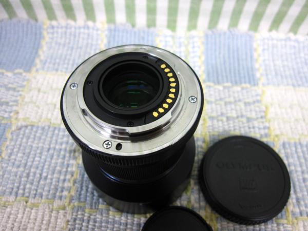 ■OLYMPUS M.ZUIKO DIGITAL 45mm F1.8 フードLH-40B付 ◆353