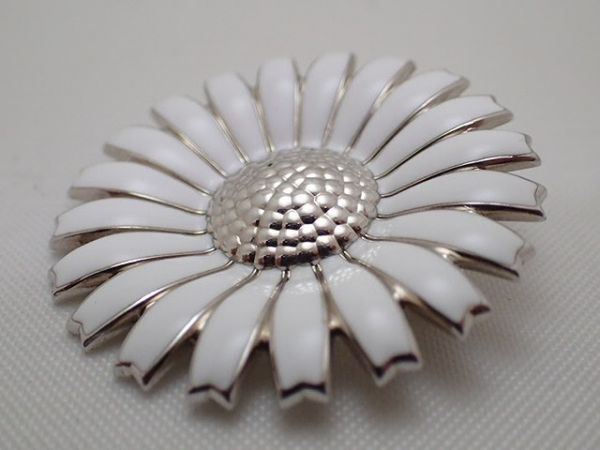 ジョージジャンセン ホワイト シルバー 花形 ブローチ 170qo□ジョージジェンセン デイジー 925S ブローチ 白 美品□6J