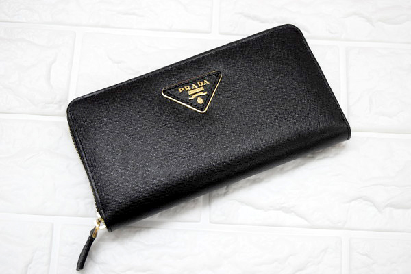 格安 プラダ　ラウンドジッパーウォレット ブラックカラー T75