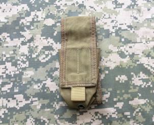 お得，得価 実物 米軍放出品 DGLCS スモークグレネードポーチ KH カーキ M18 dg-mlcs seals(マガジンポーチ)｜売買されたオークション情報、yahooの商品情報をアーカイブ公開 - オークファン マガジンポーチ