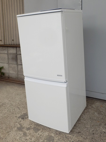 美品 シャープ ノンフロン 冷凍冷蔵庫 SJ-C14B 137L 2ドア 16年製