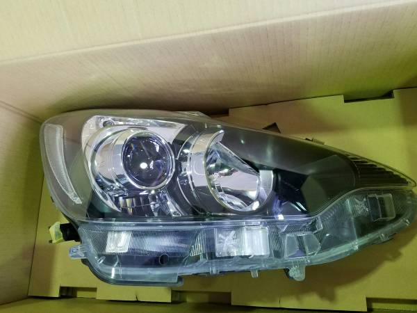 アクア トヨタ 右 ヘッドライト LED 純正 NHP10 右ヘッドライト MXPK10