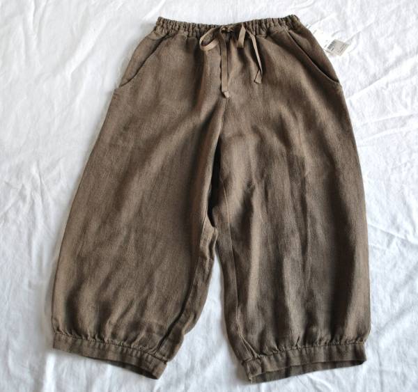 雰囲気が素晴らしい 新品 群言堂 根々 リネン裾絞りパンツ 日本製