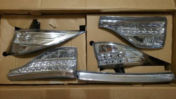 新車外し)エスティマ50 後期型 クリアテールランプ一式