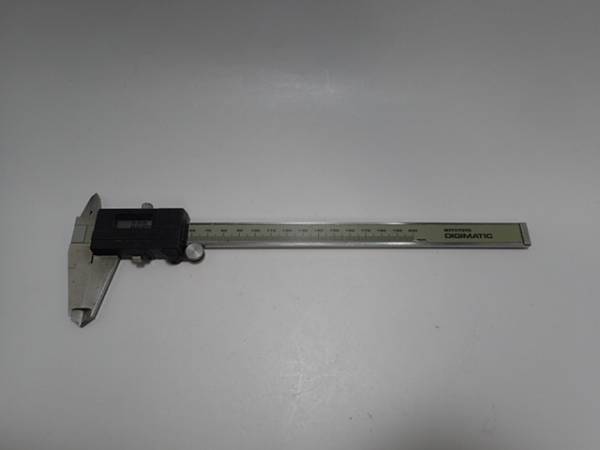 ミツトヨ (mitutoyo) デジタルノギス 200mm のぎす