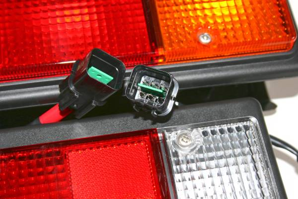 現行キャンター　純正テールランプＡｓｓｙ　（左右セット・新車取り外し品）