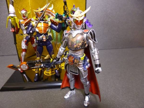 処分品まとめて５体セット S H Figuarts 仮面ライダーガイム バロン 斬月 龍玄 極アームズ ステージ 金屏風付 仮面ライダー鎧武 ガイム 売買されたオークション情報 Yahooの商品情報をアーカイブ公開 オークファン Aucfan Com