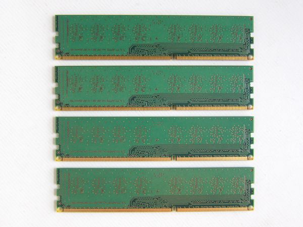 SAMSUNG DDR3 SDRAM(PC3-10600U)DDR3-1333/2GB×4枚=8GB ☆06 SAMSUNG DDR3 SDRAM(PC3-10600U)DDR3-1333/2GB×4枚=8GB ☆06